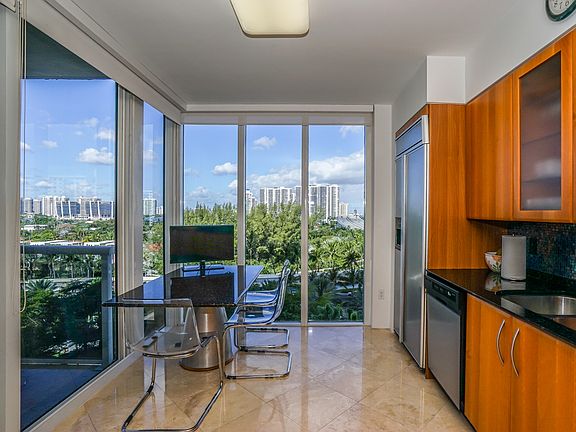 4th image of 19111 Collins Ave APT 706