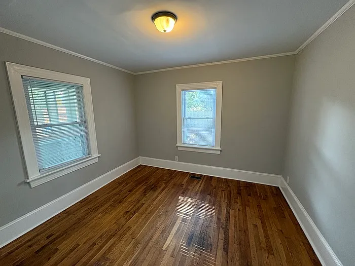 305 Davis St — Photo 8
