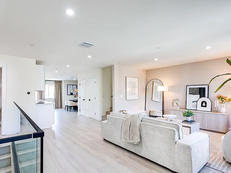 1020 S Mollison Ave — Photo 6