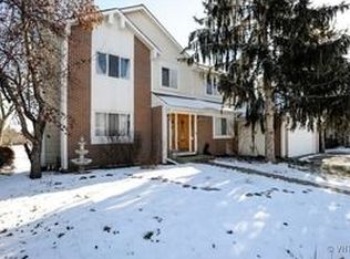 2S455 River Oaks Dr, Warrenville, IL 60555