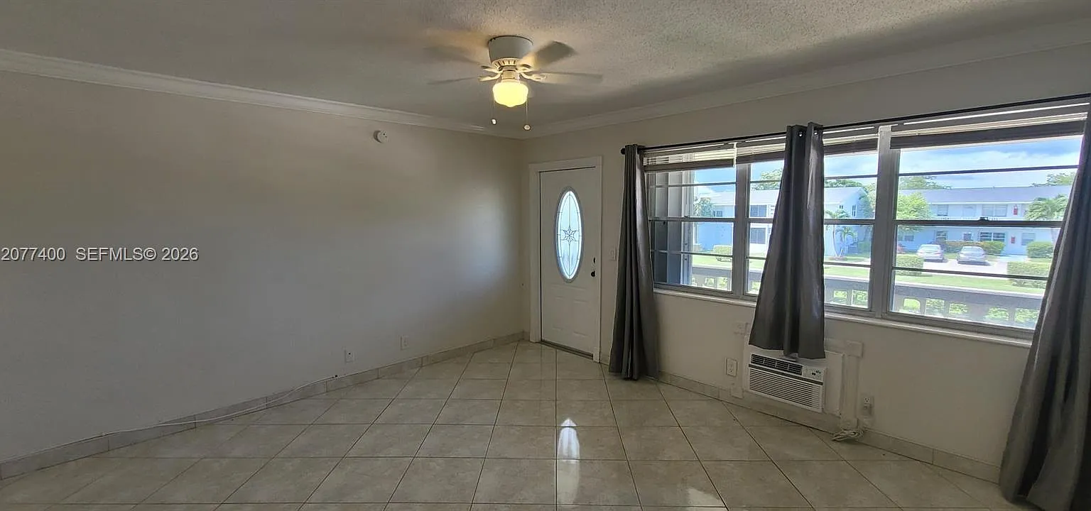 Salisbury Condos — Photo 3