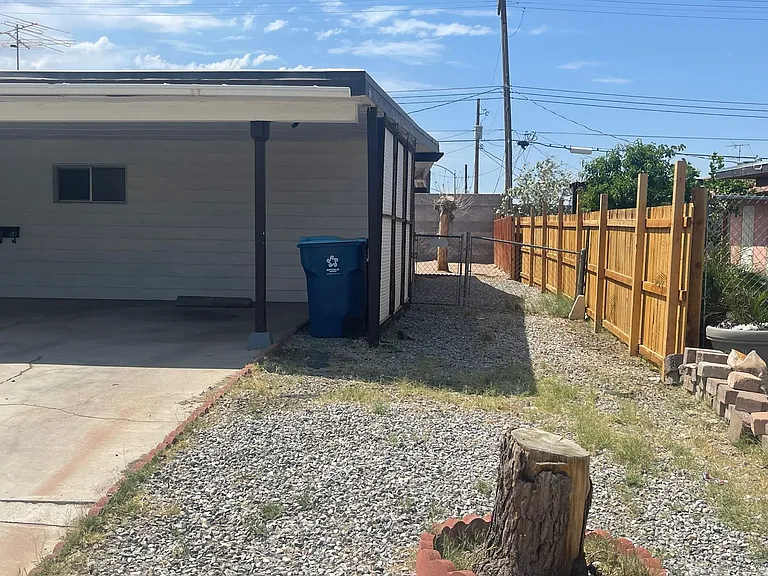5055 Blanton Dr — Photo 2