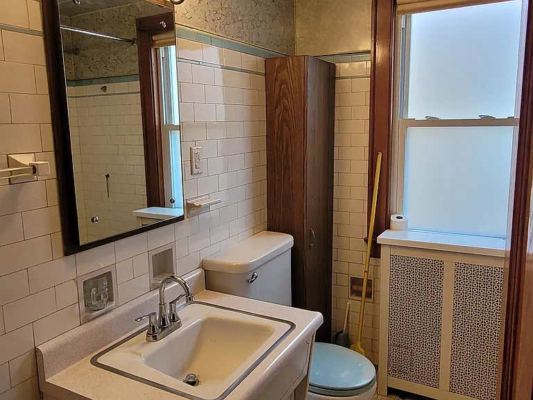 5228 W Hutchinson St — Photo 9