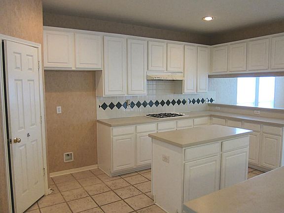3rd image of 2874 Love Ln