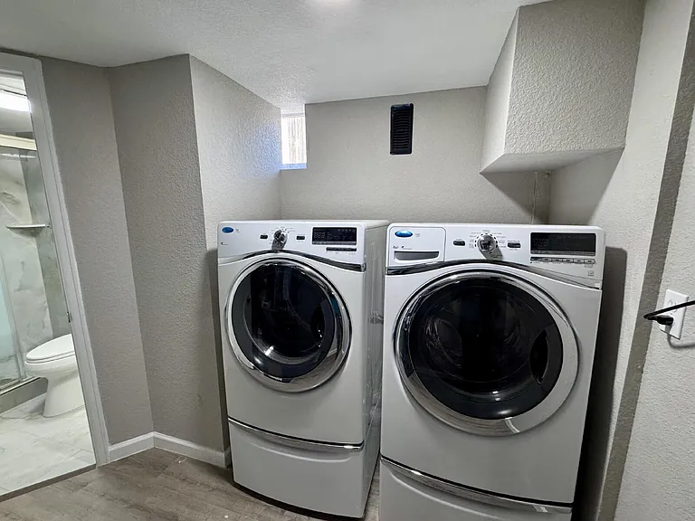 4886 S Logan St #B — Photo 11