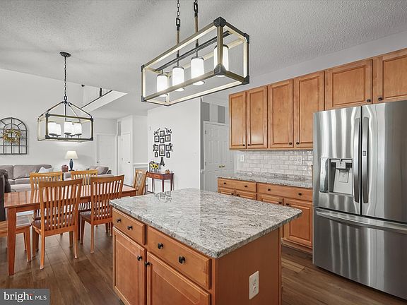 5th image of 1003 Canterbury Ln