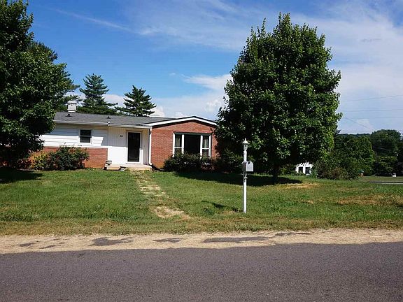 2nd image of 521 E Hillcrest Dr