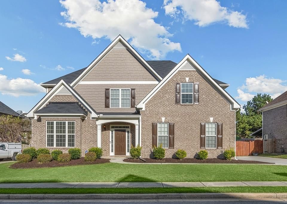 1st image of 930 Arbor Dr