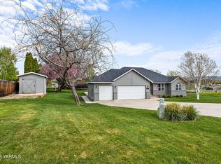 2285 Selah Loop Rd, Selah, WA 98942