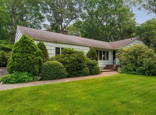 24 Green Meadow Ln, Huntington, NY 11743