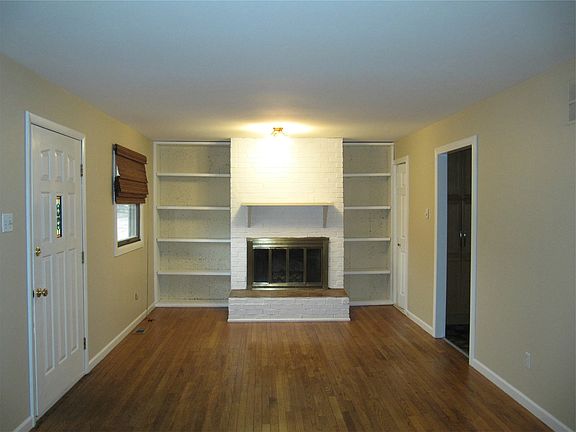 2nd image of 365 Patterson Ln