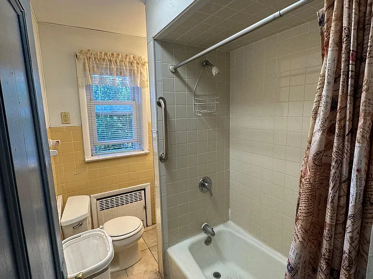 160 Bergen Ave — Photo 8