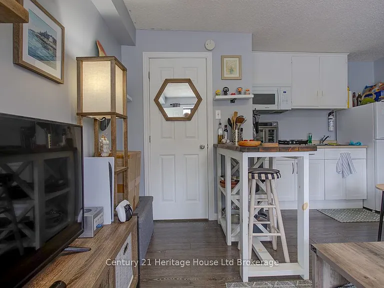 42 Harvey St #6 — Photo 4