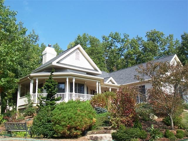 440 Longwood Drive