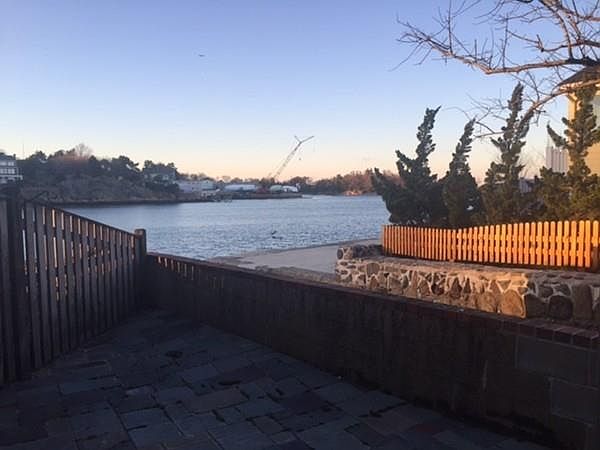 2nd image of 6 Fort Beach Way