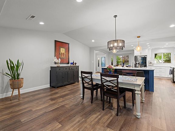 4th image of 23563 Saint Andrews Ct