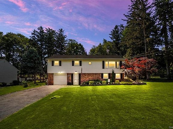 2nd image of 20 Lakeview Dr