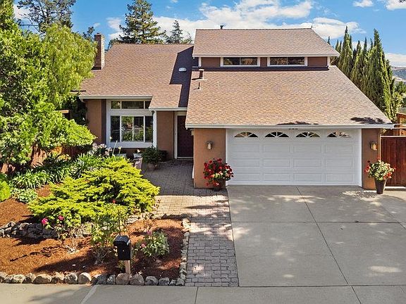 3rd image of 522 Cambridge Drive