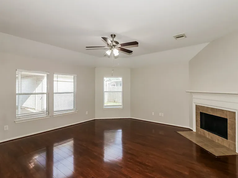 3830 Lake Ballinger Ln — Photo 4