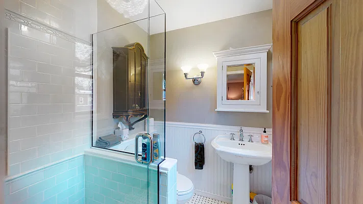 Sold by Capri Jet Realty Corp | media 25