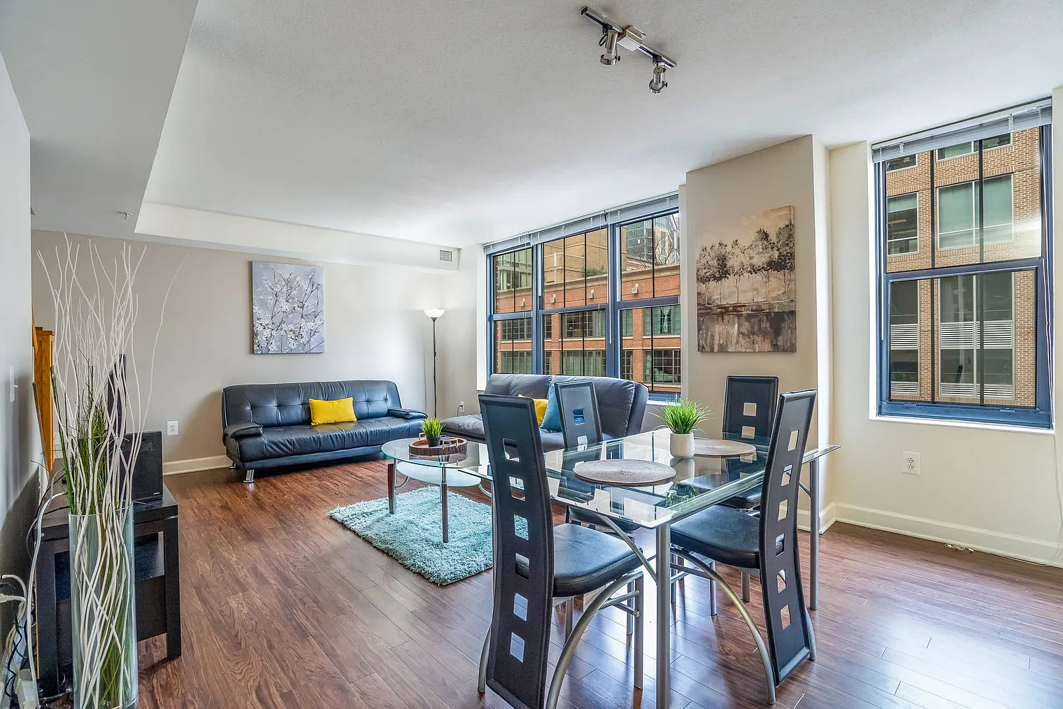 2 bed, 2.0 bath, 1097 sqft, $8,735 — Photo 2