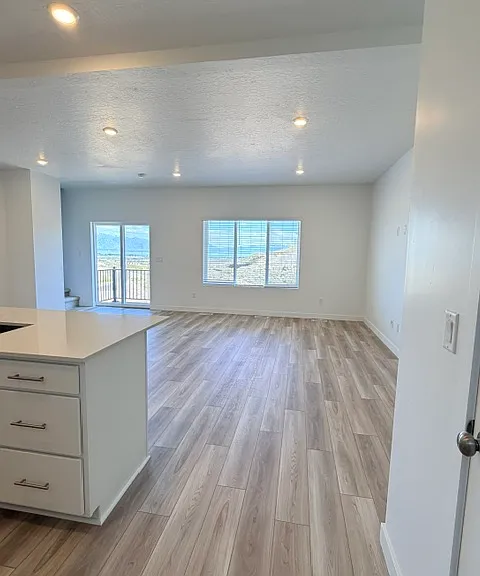 1479 W Bright Eyes Ln — Photo 3