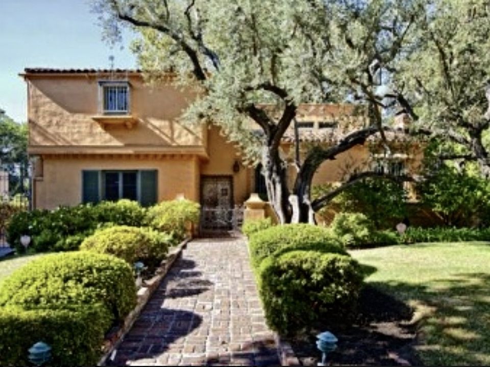 2nd image of 527 N Camden Dr