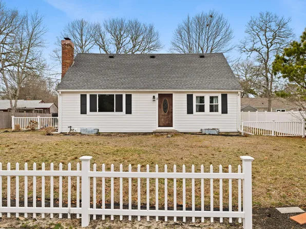 8 Nobby Lane, West Yarmouth, MA 02673