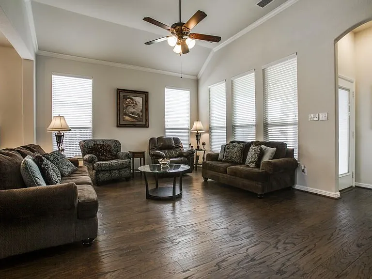 181 Hampton Dr — Photo 4