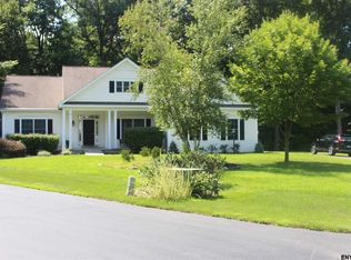 6 Morgan Ct, Clifton Park, NY 12065