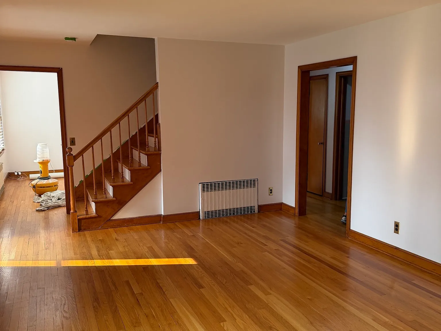 3 bed, 2.0 bath, 1800 sqft, $4,800 — Photo 3