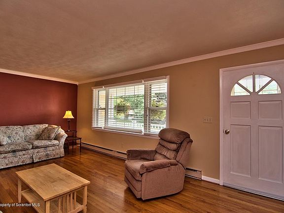 3rd image of 17 Laurel Dr