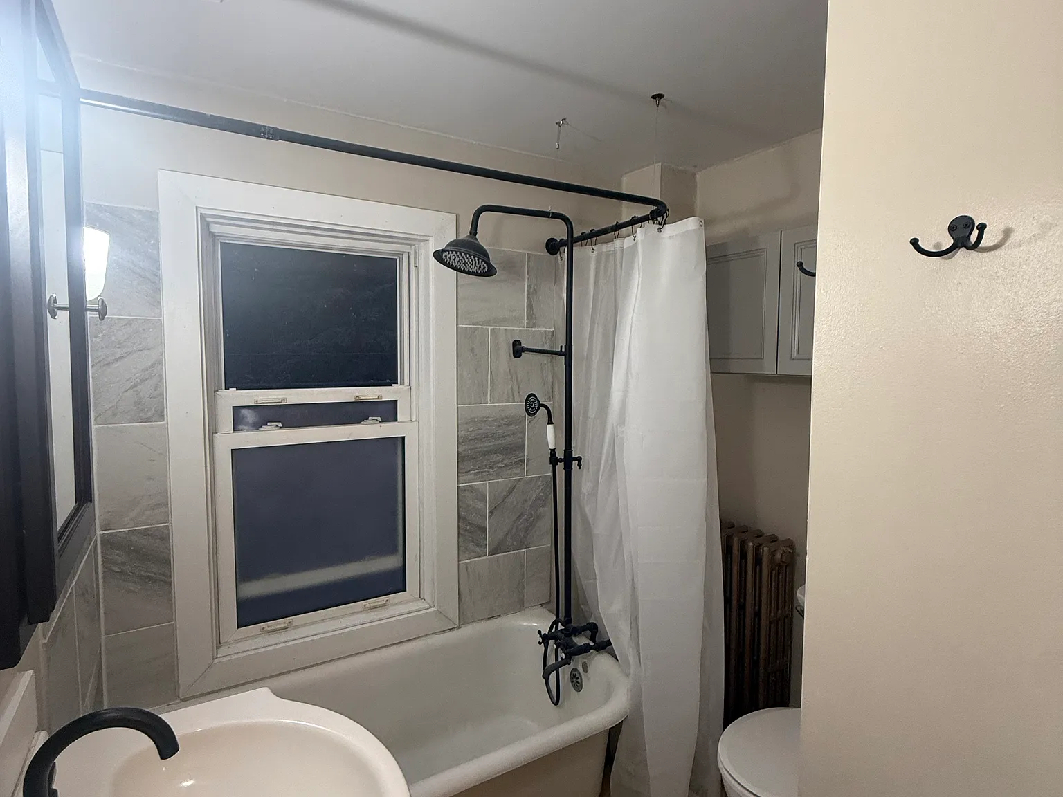 3 bed, 1300 sqft, $1,900 — Photo 2