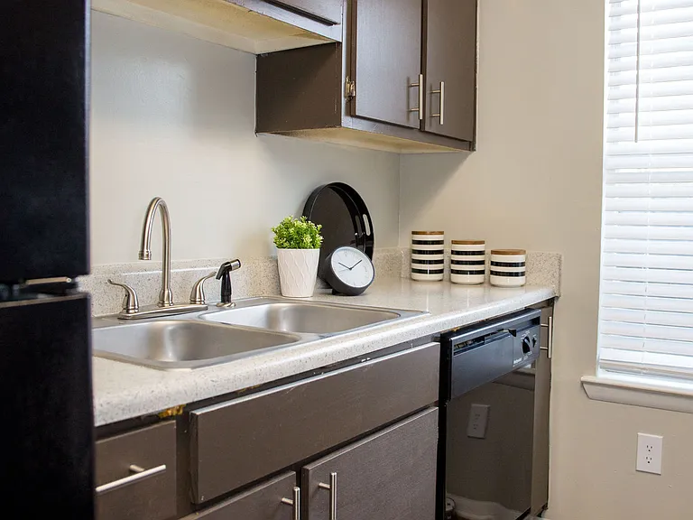 Brooks Crossing Apartments — Photo 8
