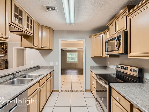 5th image of 454 King St