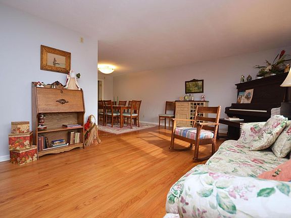 5th image of 410 Longfellow Ave
