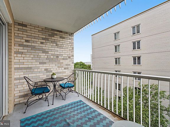 4th image of 730 24th St NW #600