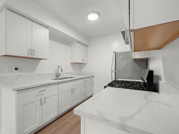 5th image of 1537 Centinela Ave Unit 2