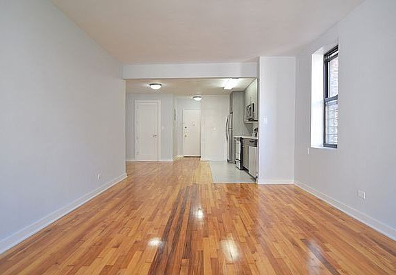 3rd image of 930 Sheridan Ave APT 4G