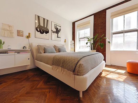3rd image of 403 W 21st St APT 4W