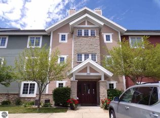 1246 Sunnyside Dr, Cadillac, MI 49601