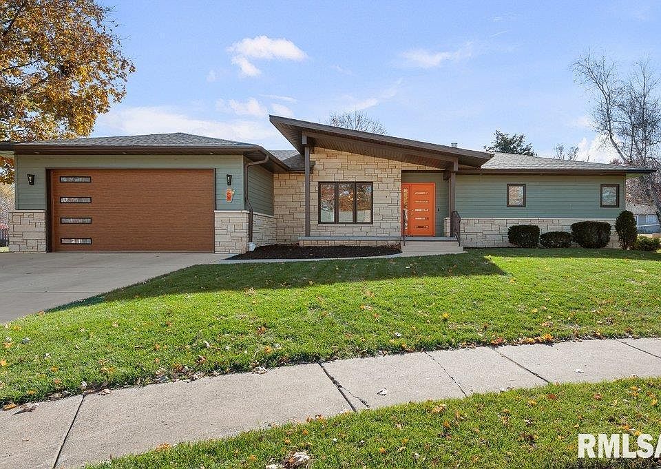 1st image of 3209 E 18th Pl