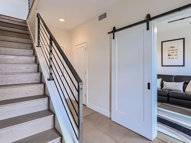 1581 N Perry St — Photo 3