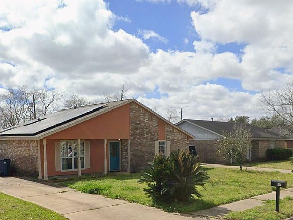 3rd image of 252 Bastrop St