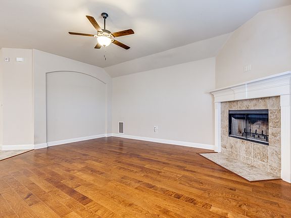 5th image of 229 Dakota Dr