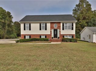 5522 Wellsley Dr E, Greensboro, NC 27407