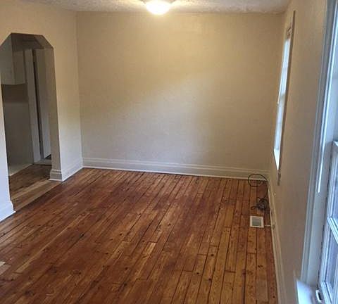 3rd image of 212B Woodmont Cir