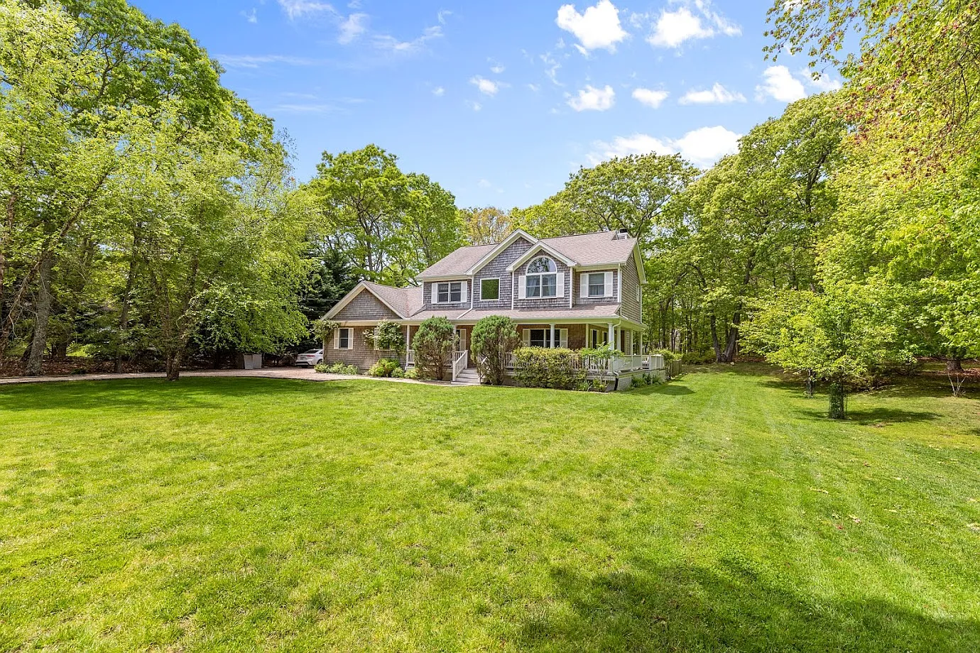 Southampton 4 Bedroom Shingle Style With Pool -YR- Start 10-26 — Photo 4