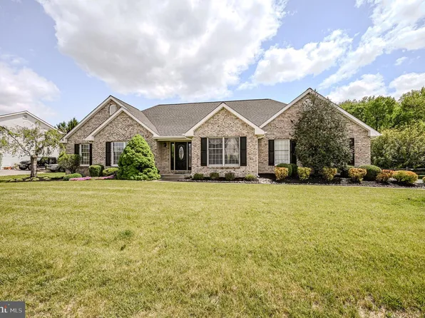 107 Megan Dr, Bear, DE 19701