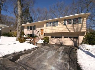 35 Greenwich Rd, Norwood, MA 02062